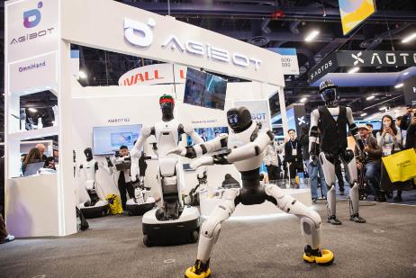 上海机器人学习模式升级，批量上网自主学习，具身智能将迎来智能涌现