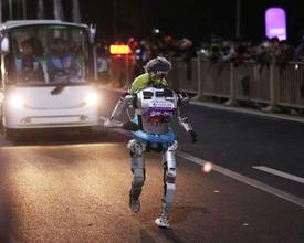 人类纪录或被机器人打破？人形机器人半马前瞻：更快、更高、更实