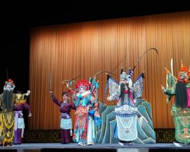 这六位京剧新星，正接过传承的接力棒