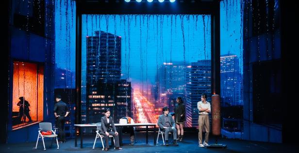 国内第一部科创舞台戏剧在复旦上演，当科技创业者与机器人共舞
