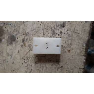 Australian two-plug fixture