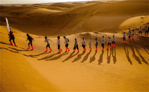2021年企业腾格里沙漠徒步行