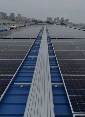 Photovoltaic water tank machinery