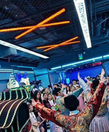 “民族风娃衣”激活潮玩产业文化消费新赛道