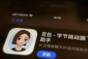 AI浪潮下的大厂博弈：从同质化突围到差异化破局