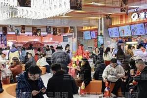 小小的电影票串起千店百业烟火气