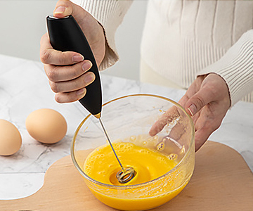 Lianye Electric Milk Frother: Your Coffee & Baking BFF! 